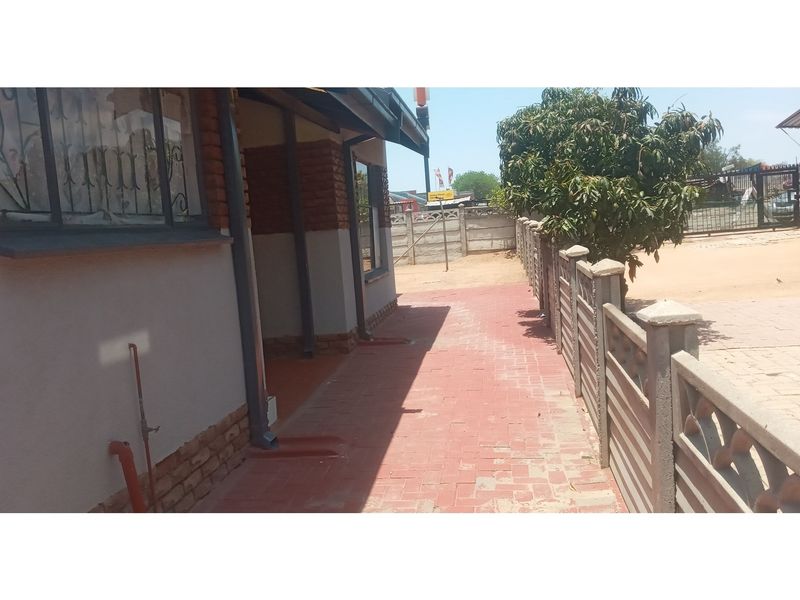 BEAUTIFUL PROPERTY FOR SALE SESHEGO ZONE D - Photo 3