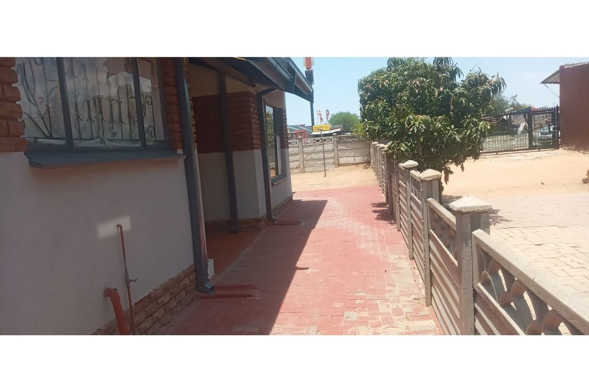 BEAUTIFUL PROPERTY FOR SALE SESHEGO ZONE D - Photo 3