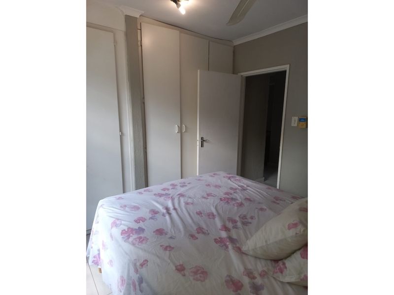 Chic 2-Bed Flat in Prime White River Location - Photo 8