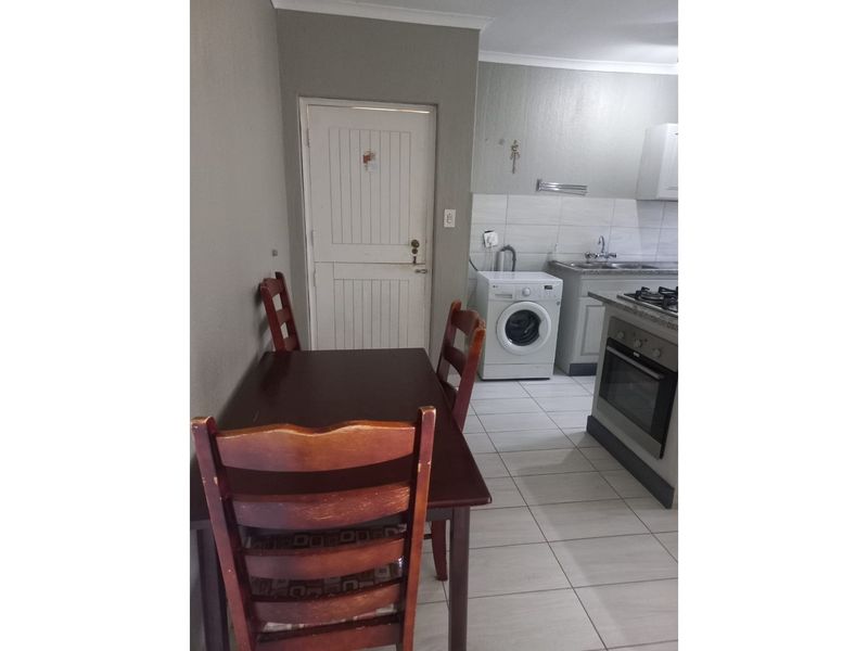 Chic 2-Bed Flat in Prime White River Location - Photo 3