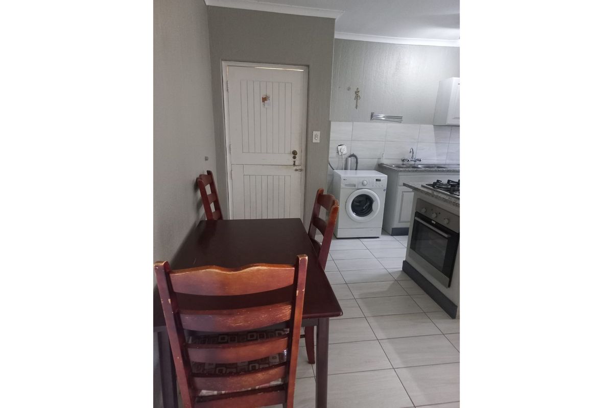 Chic 2-Bed Flat in Prime White River Location - Photo 3