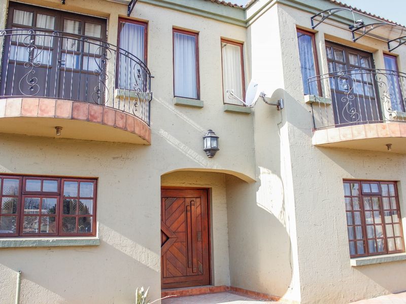 Unlock the Potential: Transform This Spacious Mineralia Gem into Your Dream Home! - Photo 2