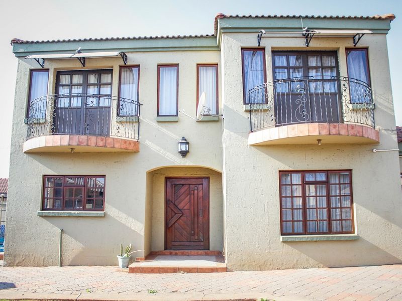 Unlock the Potential: Transform This Spacious Mineralia Gem into Your Dream Home! - Photo 3