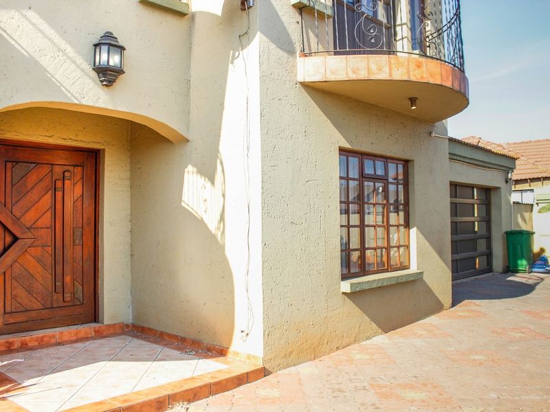 Unlock the Potential: Transform This Spacious Mineralia Gem into Your Dream Home! - Photo 8