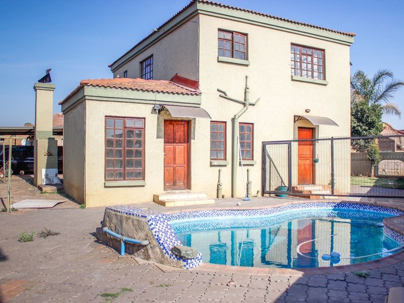 Unlock the Potential: Transform This Spacious Mineralia Gem into Your Dream Home! - Photo 5