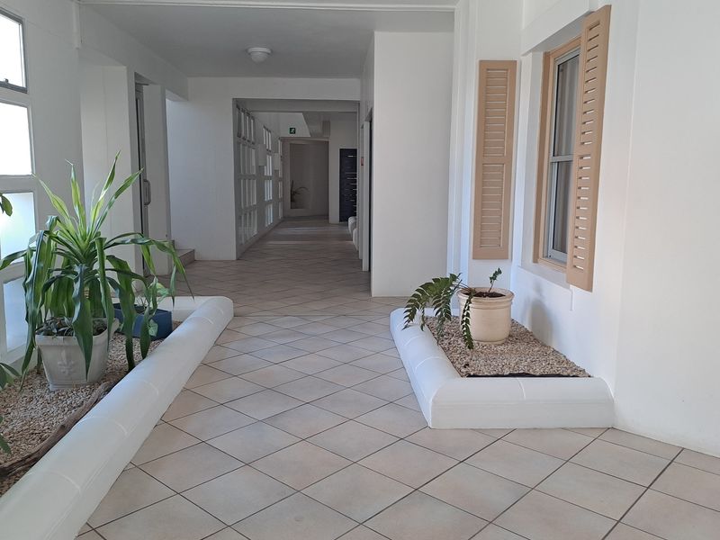 Modern Apartment for sale in Summerstrand - Photo 3