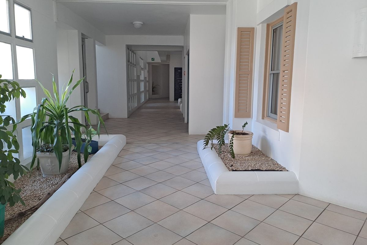 Modern Apartment for sale in Summerstrand - Photo 3