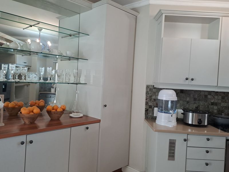 Modern Apartment for sale in Summerstrand - Photo 6