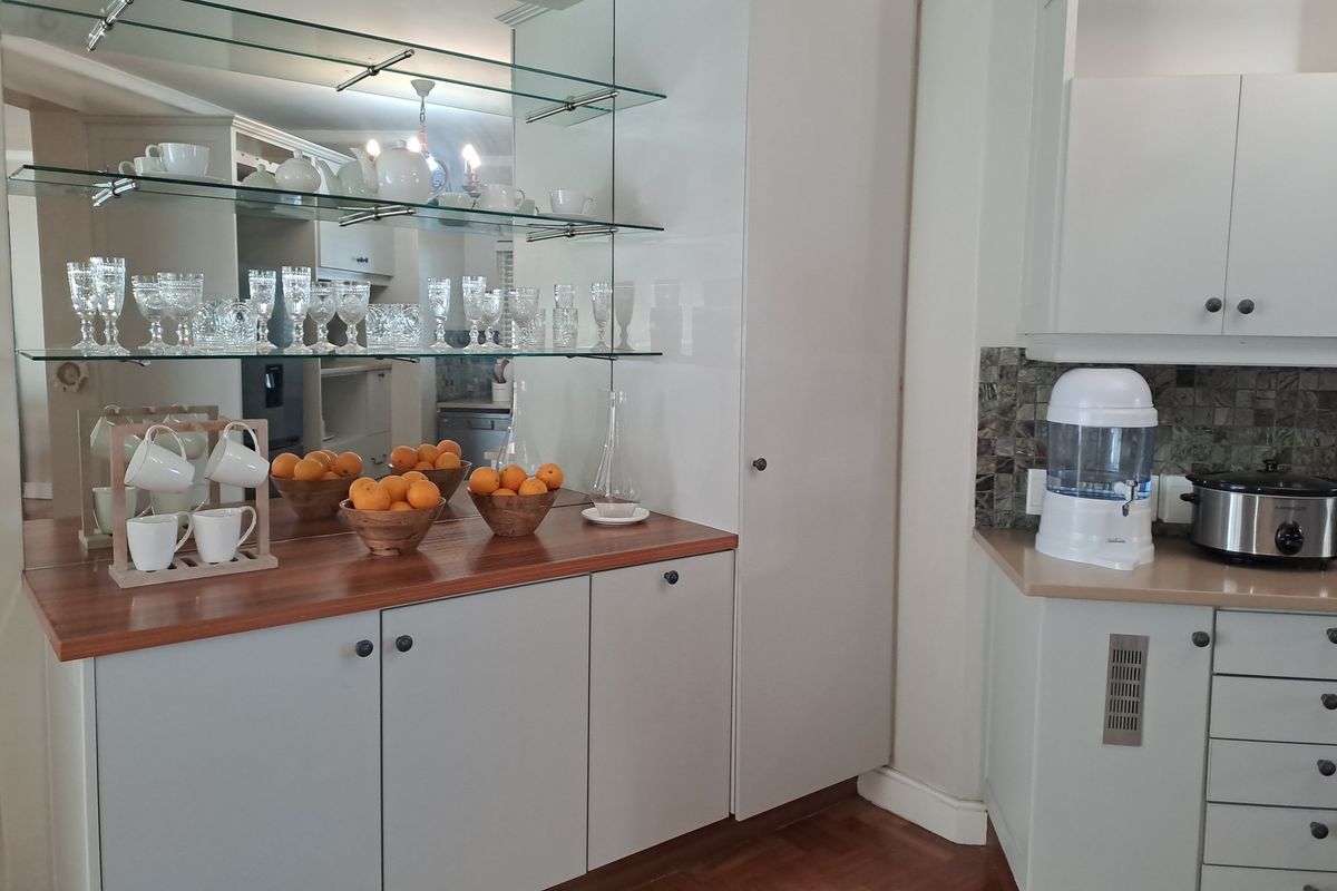 Modern Apartment for sale in Summerstrand - Photo 5