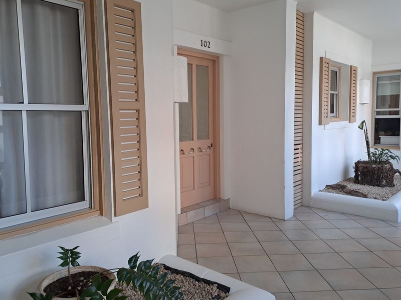 Modern Apartment for sale in Summerstrand - Photo 4