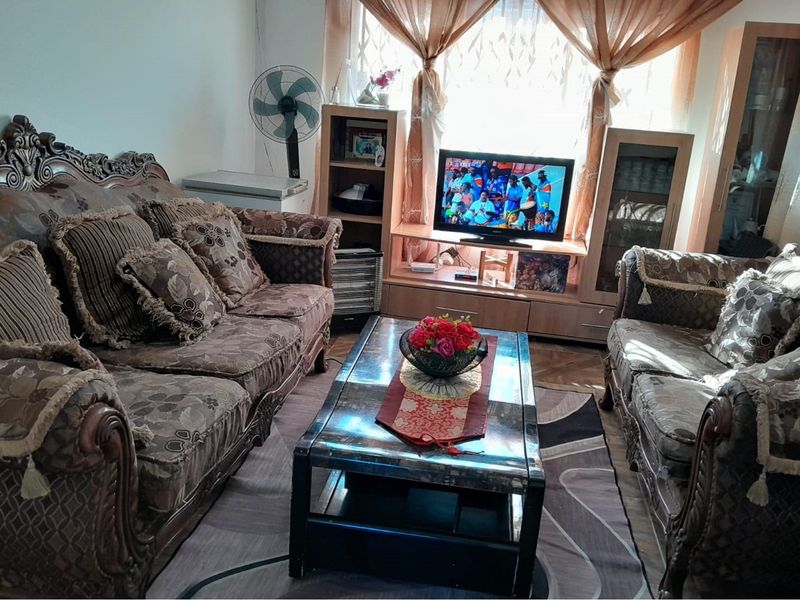 "Family Home by Sir Oppenheimer Park For Sale!" - Photo 7