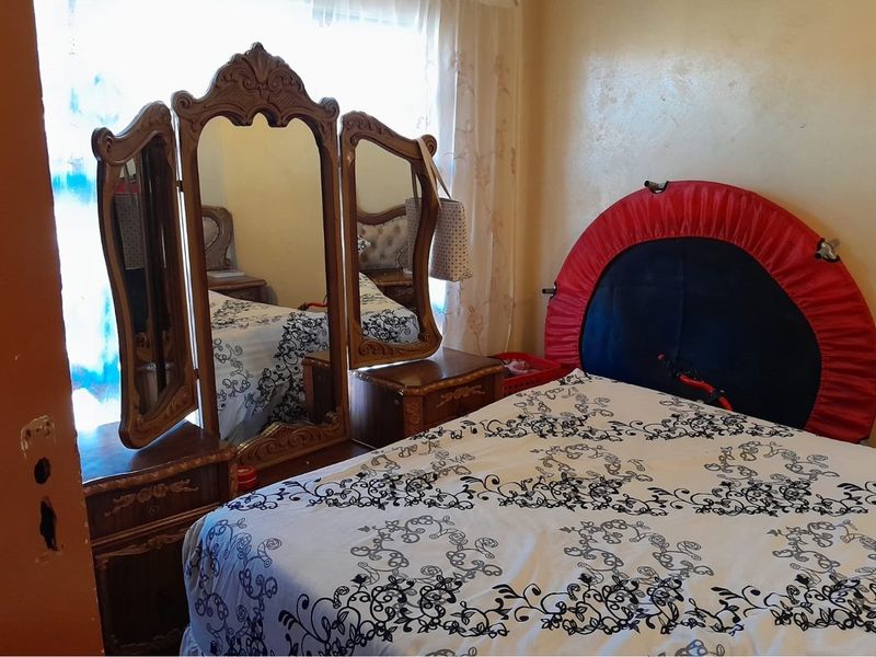 "Family Home by Sir Oppenheimer Park For Sale!" - Photo 10