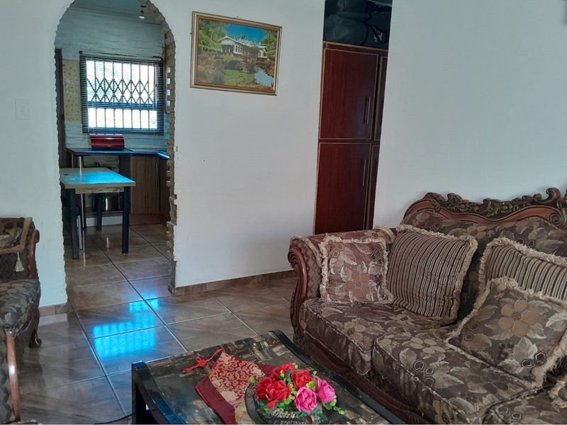 "Family Home by Sir Oppenheimer Park For Sale!" - Photo 9