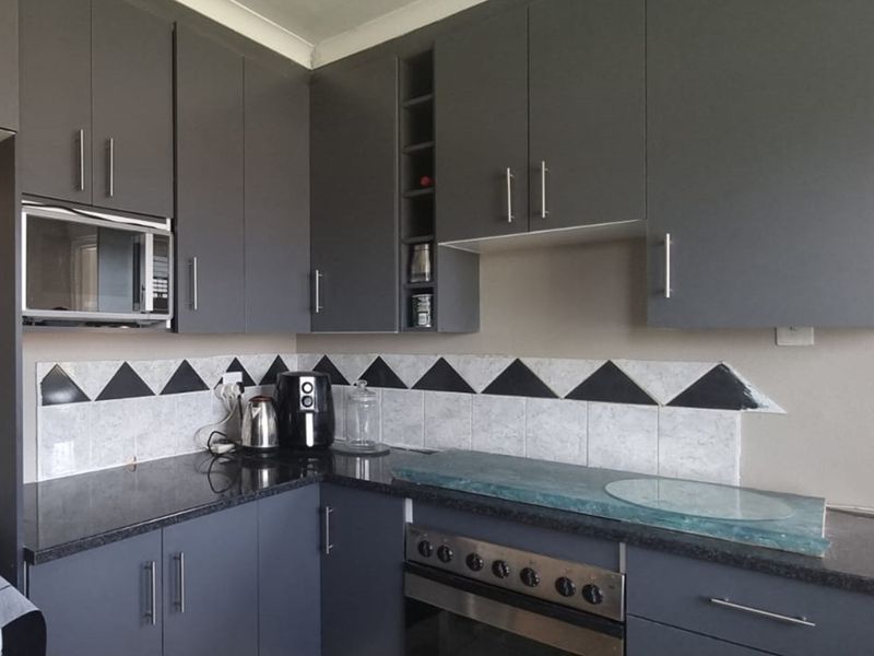 With a touch of TLC, potential family starter home. - Photo 7