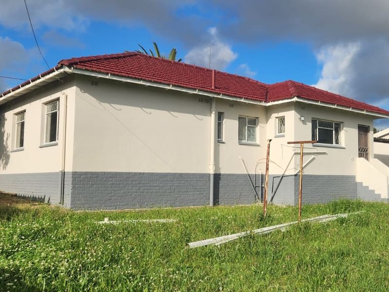 With a touch of TLC, potential family starter home. - Photo 3