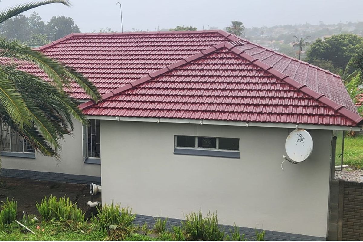 With a touch of TLC, potential family starter home. - Photo 2