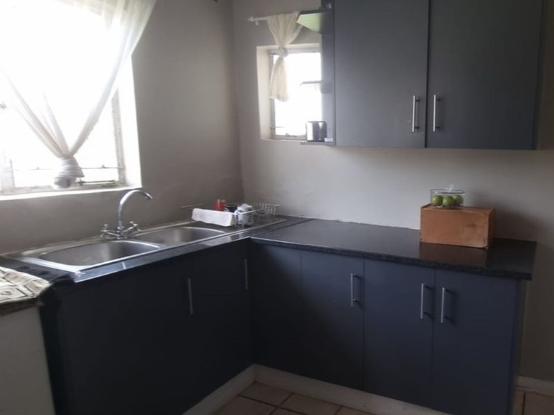 With a touch of TLC, potential family starter home. - Photo 8