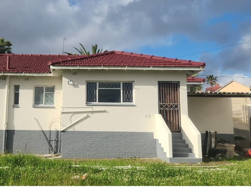 With a touch of TLC, potential family starter home. - Photo 4