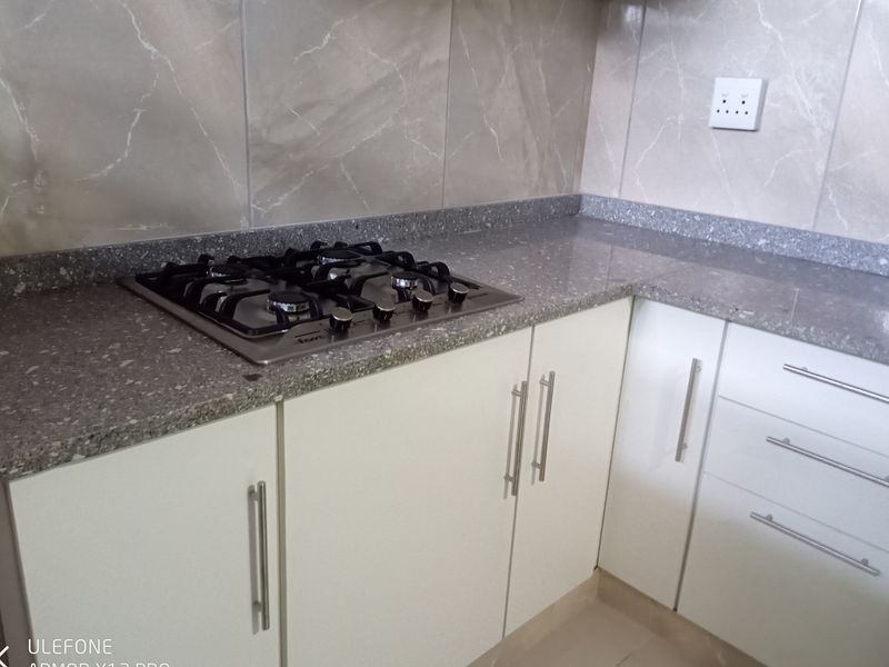 Stunning apartment not to be missed - Photo 6