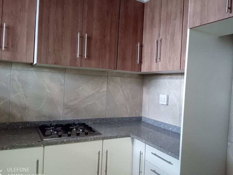 Stunning apartment not to be missed - Photo 5