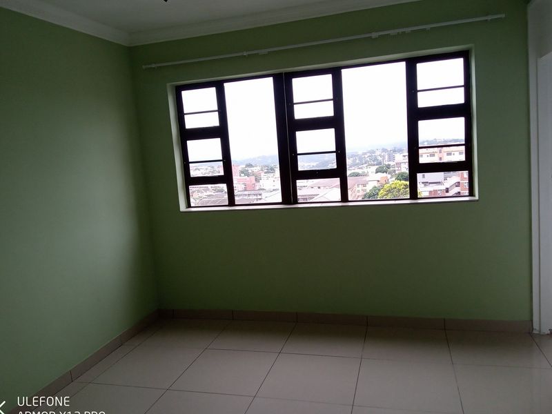 Stunning apartment not to be missed - Photo 2