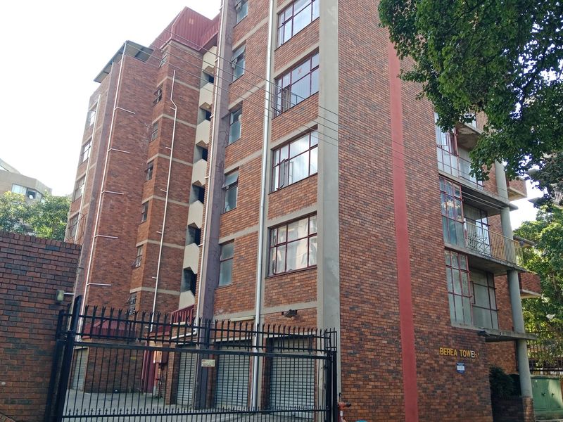 An Affordable Stunning Investment 1.5-Bedroom Apartment in Berea Towers - Berea Park, Pretoria - Photo 2