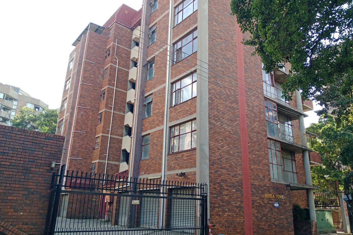 An Affordable Stunning Investment 1.5-Bedroom Apartment in Berea Towers - Berea Park, Pretoria - Photo 2