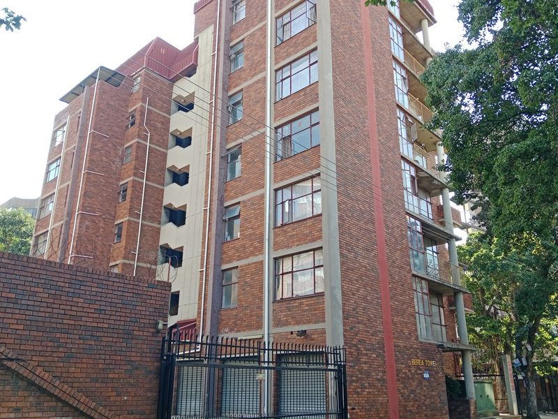 An Affordable Stunning Investment 1.5-Bedroom Apartment in Berea Towers - Berea Park, Pretoria - Photo 3