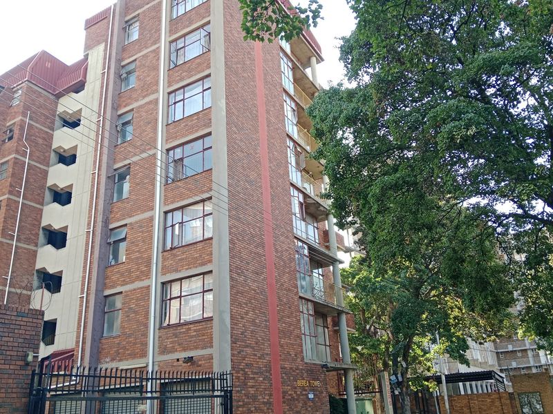 An Affordable Stunning Investment 1.5-Bedroom Apartment in Berea Towers - Berea Park, Pretoria - Photo 4