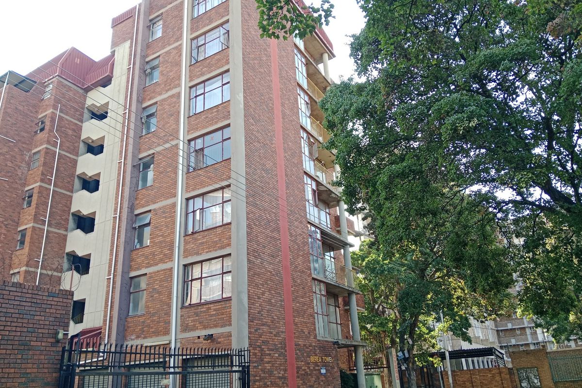 An Affordable Stunning Investment 1.5-Bedroom Apartment in Berea Towers - Berea Park, Pretoria - Photo 4