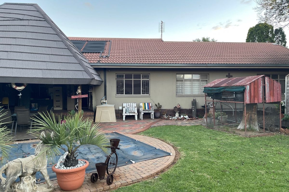 A Modern Lock-Up-and-Go Gem! - Photo 3