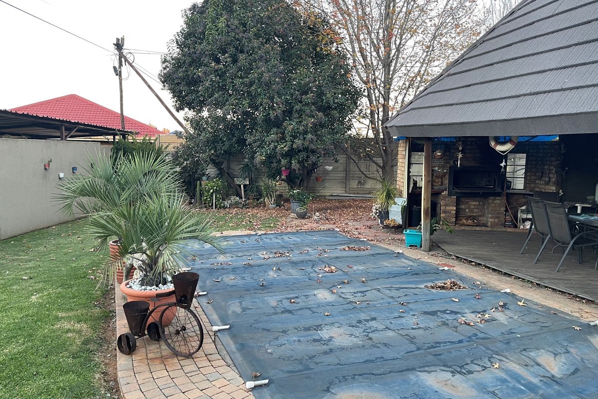 A Modern Lock-Up-and-Go Gem! - Photo 4