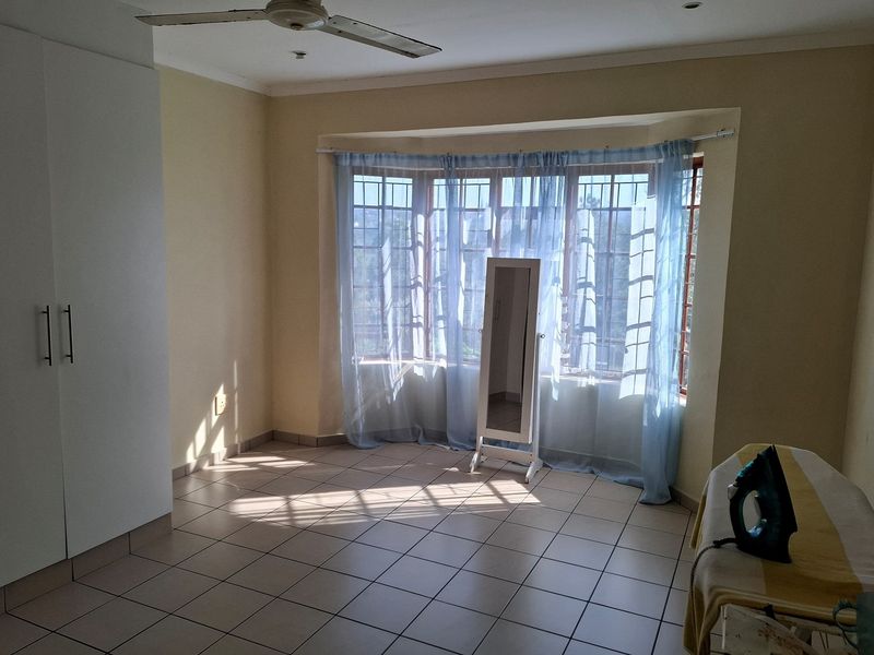 "Charming 2-Bed Townhouse in Serene Margate" - Photo 9