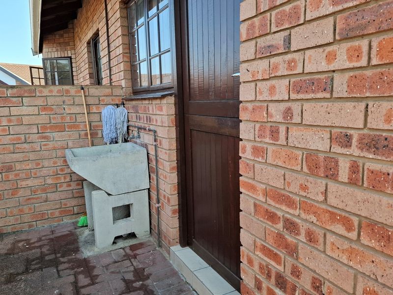 "Charming 2-Bed Townhouse in Serene Margate" - Photo 7