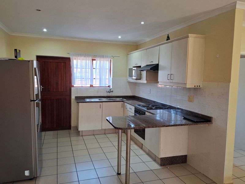 "Charming 2-Bed Townhouse in Serene Margate" - Photo 6