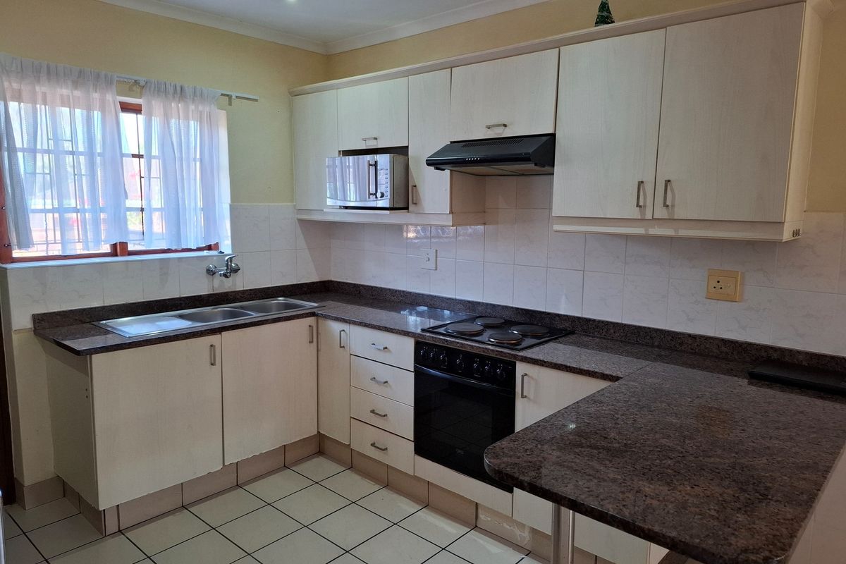 "Charming 2-Bed Townhouse in Serene Margate" - Photo 5