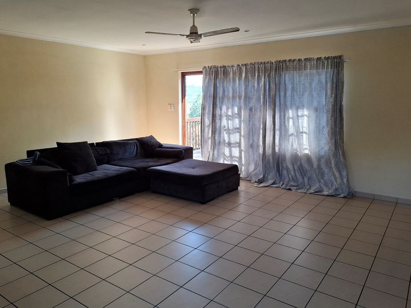 "Charming 2-Bed Townhouse in Serene Margate" - Photo 3