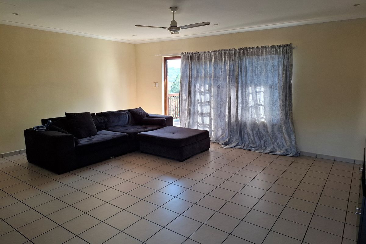 "Charming 2-Bed Townhouse in Serene Margate" - Photo 3