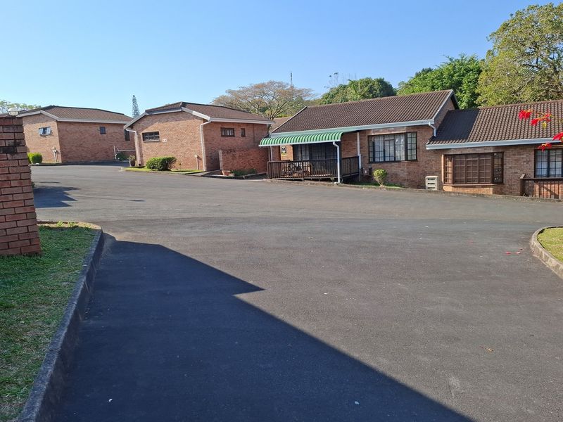 "Charming 2-Bed Townhouse in Serene Margate" - Photo 2