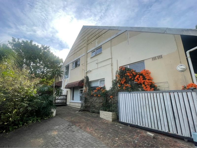 4 Bedroom Charming Coastal Gem in Cintsa East! - Photo 3