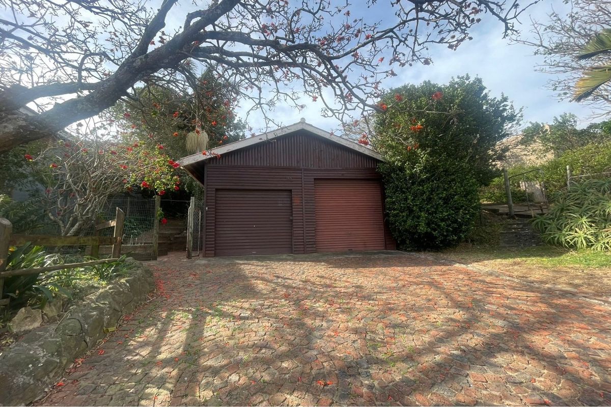 4 Bedroom Charming Coastal Gem in Cintsa East! - Photo 5