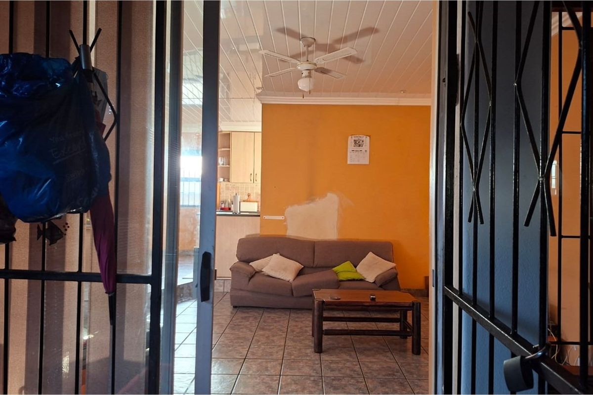 Riverton - R2 400 000.00 Awaiting your occupation - Photo 5