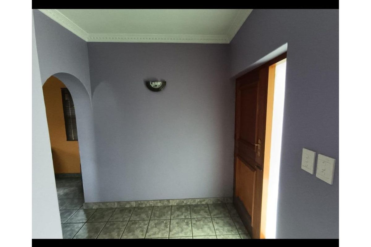 Riverton - R2 400 000.00 Awaiting your occupation - Photo 3