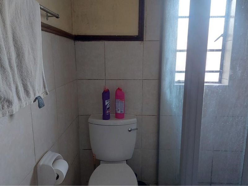 Modern Bachelor Unit with Carport in Crescent Glades Estate - Photo 3