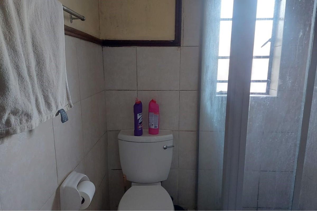 Modern Bachelor Unit with Carport in Crescent Glades Estate - Photo 3