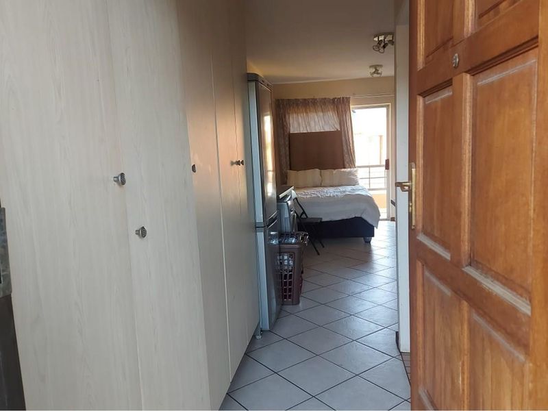 Modern Bachelor Unit with Carport in Crescent Glades Estate - Photo 2