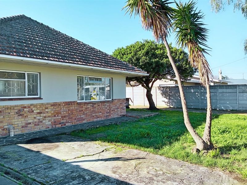 Large Family Home, Peaceful Area, Walking Distance To Schools, N1, and Tyger Valley Shopping Center - Photo 3