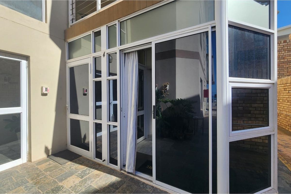 Move In Ready Apartment on Main Beach Furnished and Secure - Photo 3