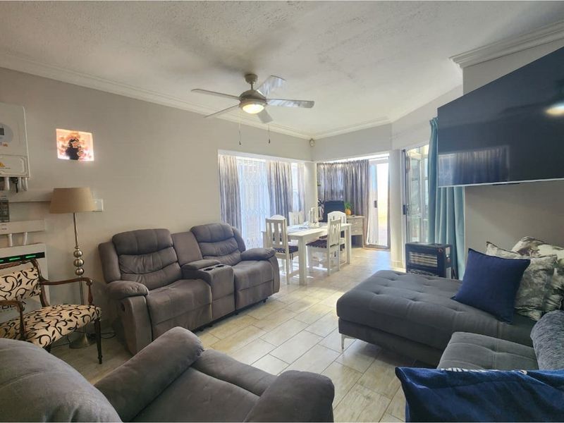 Move In Ready Apartment on Main Beach Furnished and Secure - Photo 5