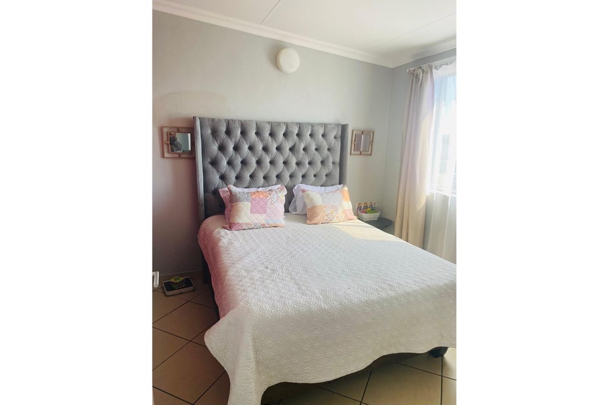 "Cozy Comfort, Modern Living." - Photo 5